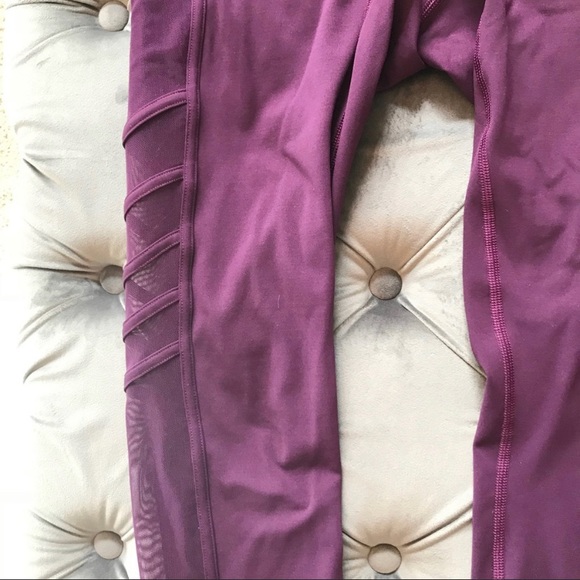 Final offer!! Lululemon Leggings w/ Mesh Size 6 - Picture 2 of 7